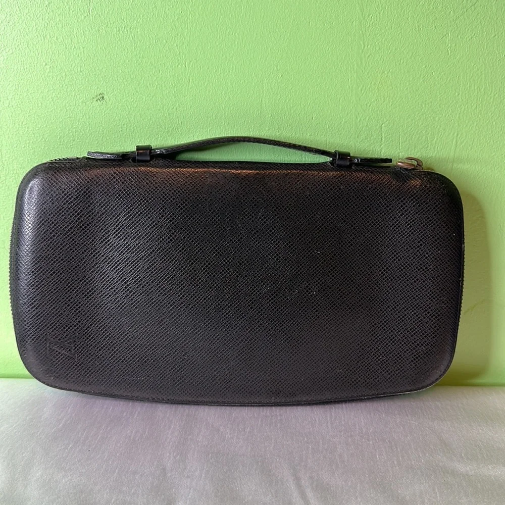 Authentic 𝑳𝒐𝒖𝒊𝒔 𝑽𝒖𝒊𝒕𝒕𝒐𝒏 𝑶𝒓𝒈𝒂𝒏𝒊𝒛𝒆𝒓 𝑩𝒍𝒂𝒄𝒌 𝑴𝑰4007 - Picture 2 of 9